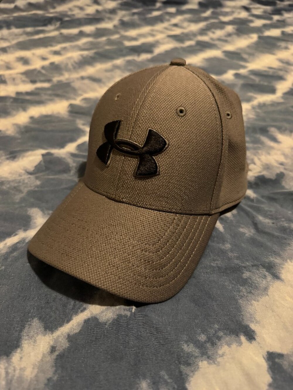 Under Armour Gray & Black Hat - Mens L/XL - Like New